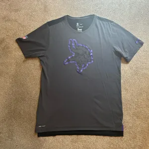 ‼️Nike Minnesota Vikings T-Shirt‼️ thumbnail 1