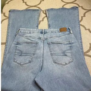 American Eagle Curvy Super High Rise Flare Jeans Stretch Slit Hem Size 10 thumbnail 2