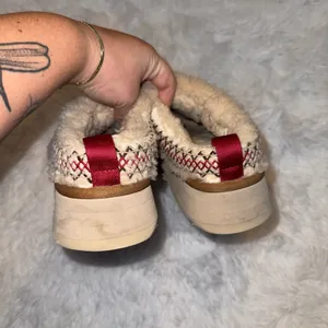 UGG Tazz Braid Platform Slippers Natural Women's Size 7 Fuzzy Fur Lined thumbnail 5