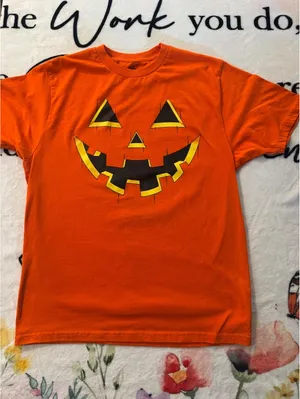 Halloween T-shirt Size M Orange Pumpkin Jack-O'-Lantern thumbnail 2