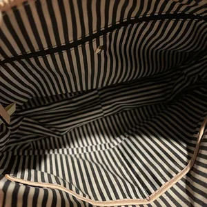 Great Condition,  crossbody purse thumbnail 16