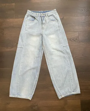 Audrey DAZY Light Wash Barrel Leg Jeans Size Medium Wide Leg Denim thumbnail 1