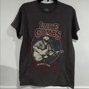 Luke Combs World Tour Graphic T-Shirt 2023 medium unisex thumbnail 1