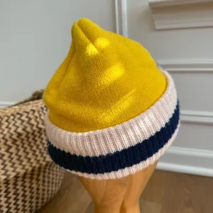 Valiant Univeristy of Michigan Wolverines Cuffed Knit Beanie Winter Hat Unisex thumbnail 4
