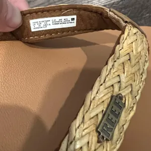 NEW Reef Women’s Tan Sandals With Woven Tops Size 5 thumbnail 4