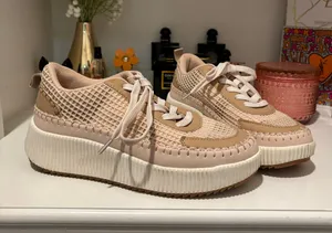 tennis shoes Size 6.5 thumbnail 2
