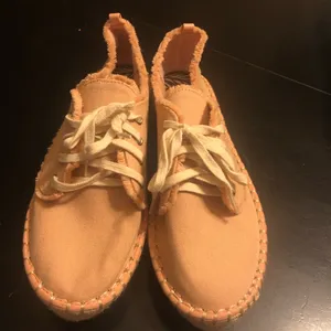 DV Dolce Vita canvas espadrille sneaker. Color: Peach Size 9 thumbnail 2
