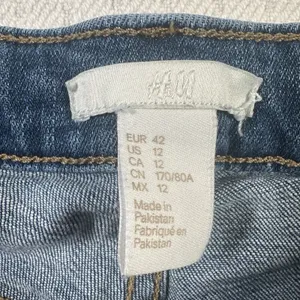 H&M Denim Shorts Womens Size 12 Blue Jean Rolled Cuffed Hem Medium Wash Summer thumbnail 9