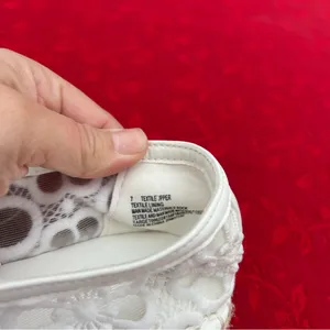 Universal Threads Women's‎ Celia Floral Lace Mary Jane Espadrille Flat by size 7 thumbnail 2