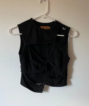 black cut out crop top tank Size M thumbnail 3