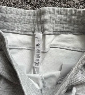ALO Yoga Light Gray Waffle Knit Joggers thumbnail 7