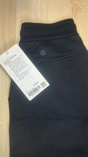 Lululemon Scuba High-Rise Short 5" Black - Size 2 thumbnail 7