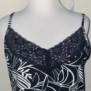 5/$30 🎈 GNW women’s medium‎ floral camisole thumbnail 2