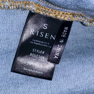 RISEN JEANS Distressed Medium Wash Detachable Hood Denim Jacket‎ Size Small thumbnail 4
