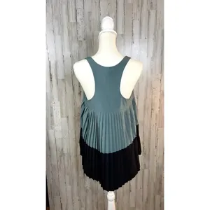 NWT Athleta Women's Small Pleated Deep Ocean Teal Sleeveless V-Neck‎ Tank Top thumbnail 5