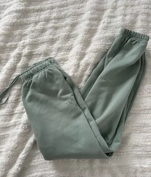 Alo Yoga Sweatpants thumbnail 4