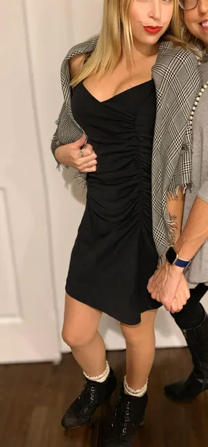 Black Dress thumbnail 1