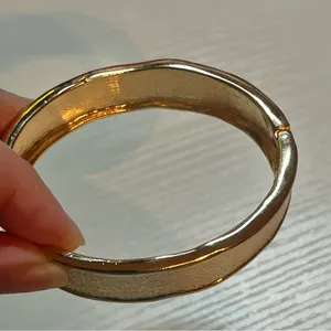 Vintage Gold-tone Wavy Textured Bangle Bracelet thumbnail 9