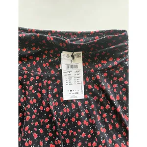 House Brand Women Black Red Floral Rose Print Skort Mini Skirt Shorts Size S NWT thumbnail 4