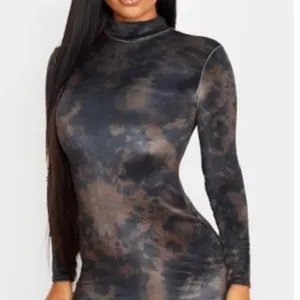 Pretty Little Thing Bodycon Dress thumbnail 4