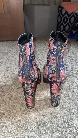 NWOT  Ankle Boots Size 9 thumbnail 4