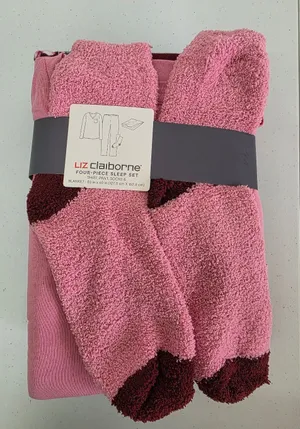 Liz Claiborne 4 Piece Pajama Set Burgundy Floral Print Blanket Socks Size Medium thumbnail 1