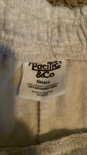 Pacific&Co . A white sweatpants thumbnail 2