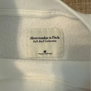 Abercrombie & Fitch White Chicago Bulls Sweatshirt thumbnail 3