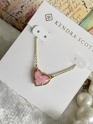 Kendra Scott Ari Heart Pendant Necklace - Bubble Gum Pink Opal thumbnail 1