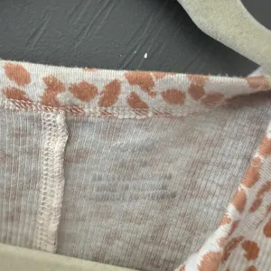 Aerie Women Tan‎ White Cheetah Print Ribbed Waffle Knit Henley Top Long Sleeve M thumbnail 3