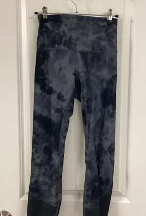 Lululemon Athletica Black Tie-Dye Scalloped Leggings thumbnail 1