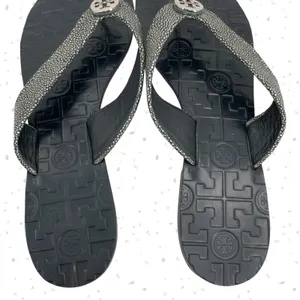 Tory Burch Thora Stingray Black Leather Thong Sandals Smoke Silver Foil Size 10 thumbnail 3