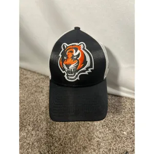 Woman's Cincinnati Bengals T-Shirt and New Era 9FORTY Trucker Hat Set Black thumbnail 2