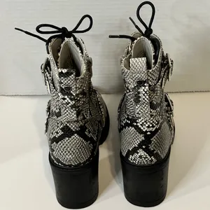 Shoedazzle Adrianna Shoes Block Heel Bootie Black White Faux‎ Snakeskin Size 6 thumbnail 8