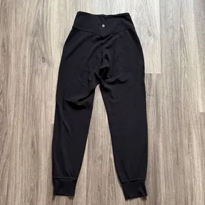 lululemon Black Jogger Pants Size 4 Mid Rise Lightweight Athletic thumbnail 2
