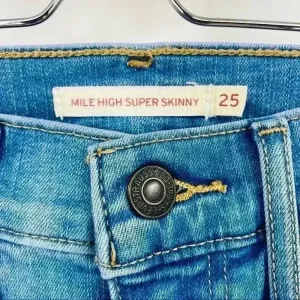 Levi's Distressed Women's Mile‎ High Super Skinny Distressed Jeans Size 25 thumbnail 9