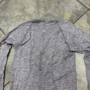 Lululemon Swiftly Tech Shirt Women Sz 4 Long Sleeve Gray Top Run Yoga Workout thumbnail 4