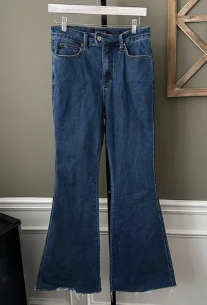Judy Blue Flare Leg JB88611 Wide Leg Raw Hem Jeans 9/29 thumbnail 2