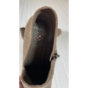Vince Camuto Taupe Snakeskin Embossed V-Cut Ankle Booties Grey Size 8.5 M 39 thumbnail 6
