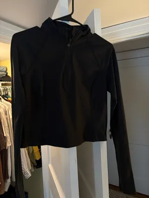 Old Navy Active Cropped Athletic Top thumbnail 1