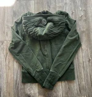 Sweater thumbnail 2