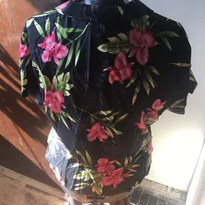 Two Palms Hawaiian floral L button down shirt sleeve shirt thumbnail 2