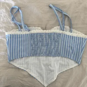 Edikted‎ medium crop top thumbnail 2