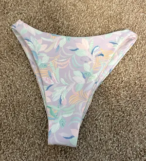 Skatie Bikini Bottom Kelly thumbnail 2