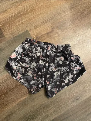 Lululemon Hotty Hot Short II Women’s Black Floral Print Running Shorts Size 2 thumbnail 4