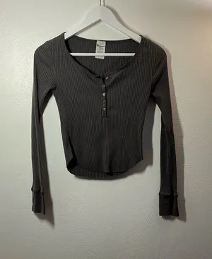 No Boundaries Dark Gray Ribbed Henley Long-Sleeve Top Size XS thumbnail 1