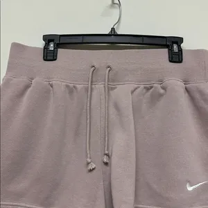 NWOT Nike Women's Loose Fit Mauve Sweatshorts size XL thumbnail 2
