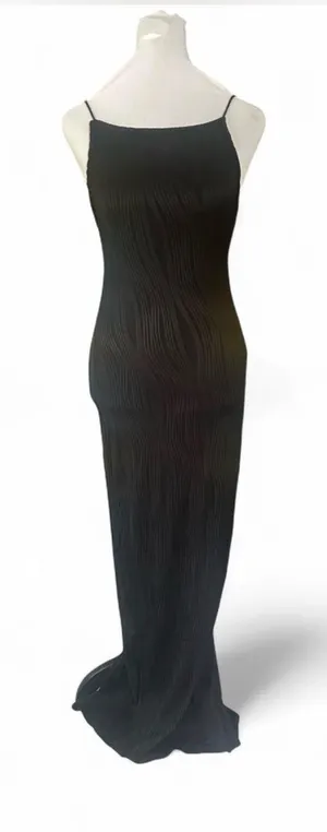 Elegant Black Spaghetti-Strap Maxi Dress thumbnail 1