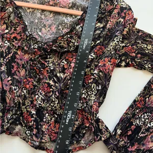 Aqua‎ Floral Ruffled Neck LOng Sleeve Top Size Small thumbnail 5