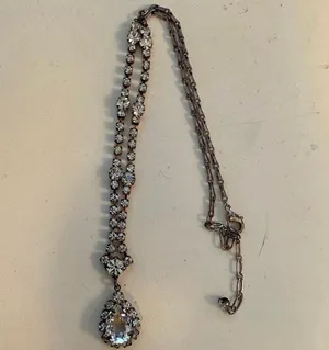 Beautiful Rhinestone Jewel Necklace/Costume Jewelry - In great condition! 💎🤍 thumbnail 2